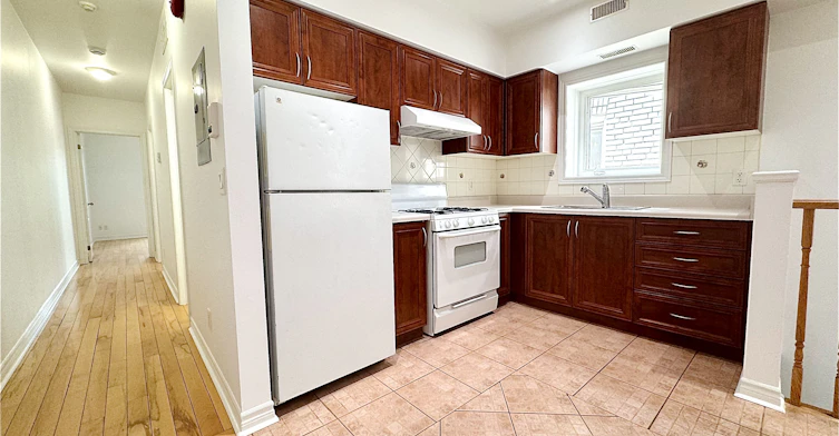 Unit 3-2415 Dundas Street W, Toronto, ON, M6P 1X3 - 4
