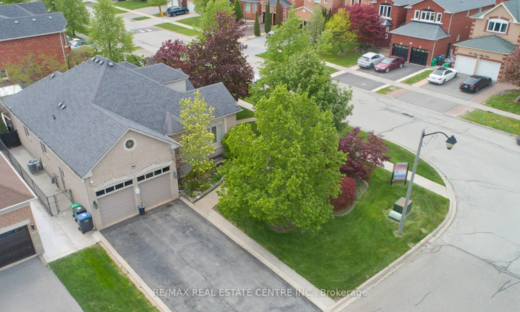 1 Kirkwood Crescent