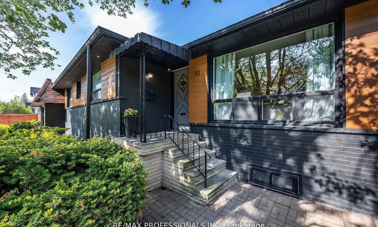 33 Brampton Road