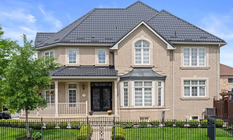 39 Trailhead Crescent