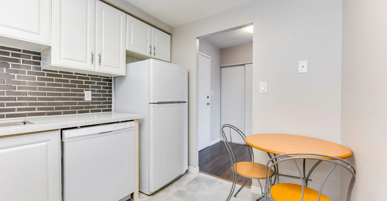 205-135 Hillcrest Avenue, Mississauga, ON, L5B 4B1 - 9