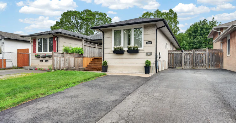 Lower-1599 Sandgate Crescent, Mississauga, ON, L5J 2E3