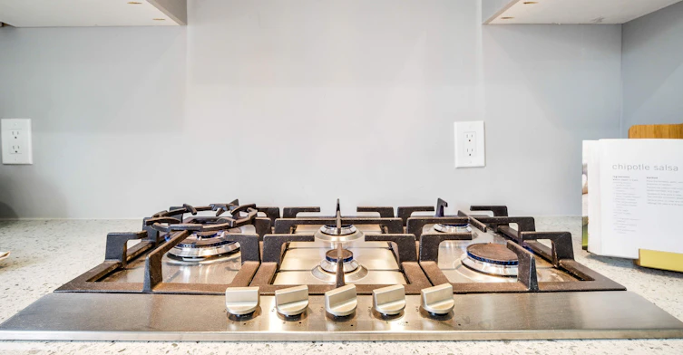 Main-734 Willard Avenue, Toronto, ON, M6S 3S5 - 18