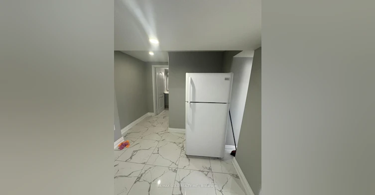 19 Benstrow Avenue, Toronto, ON, M9V 2Z5 - 8