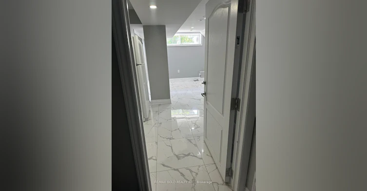 19 Benstrow Avenue, Toronto, ON, M9V 2Z5 - 10