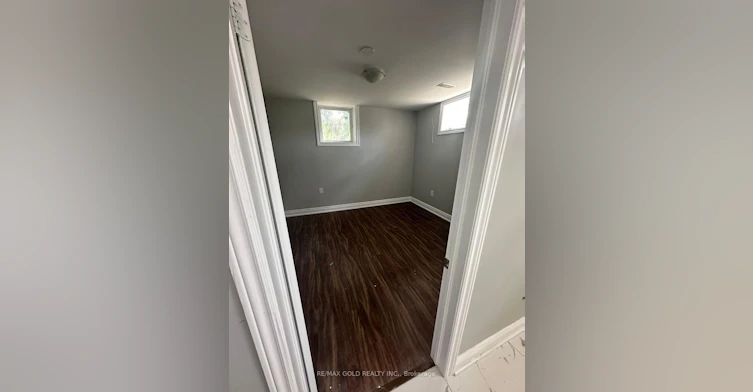 19 Benstrow Avenue, Toronto, ON, M9V 2Z5 - 9