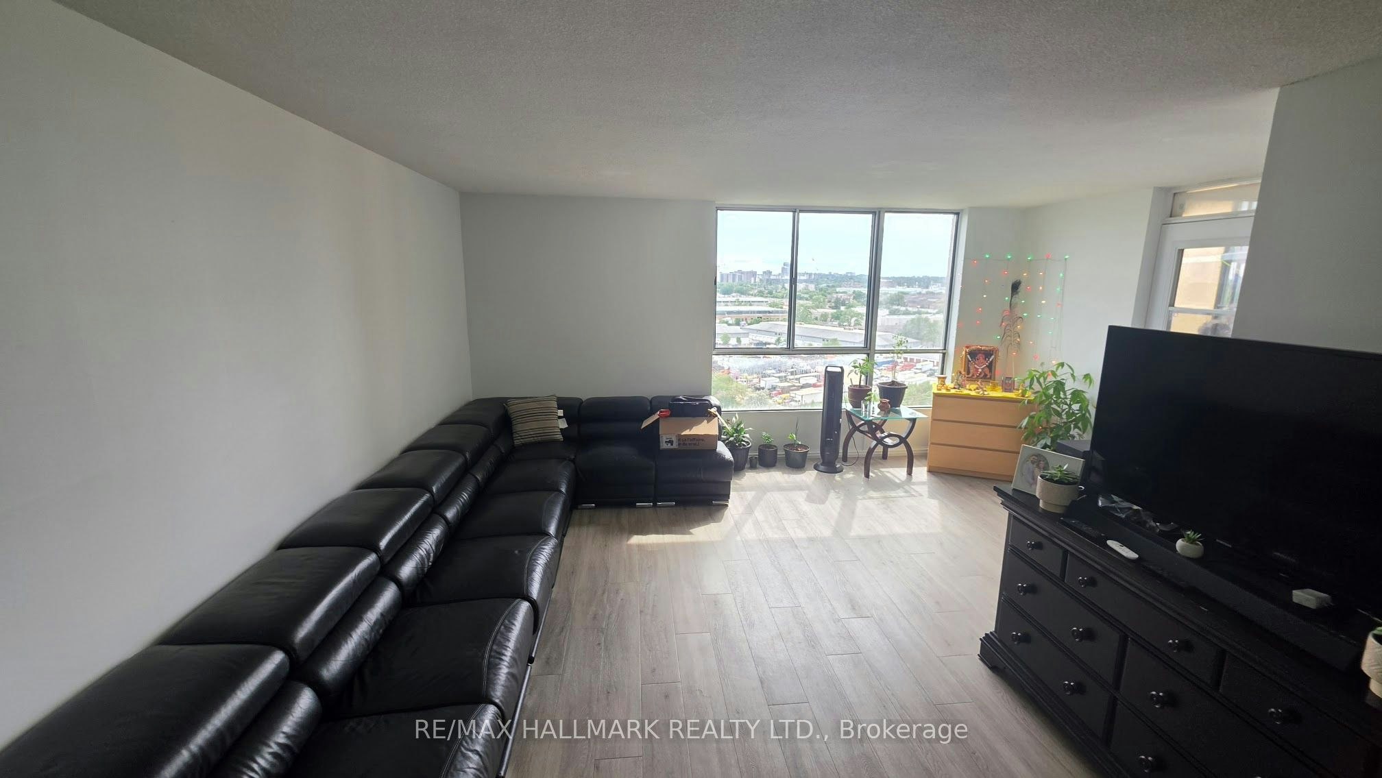 1705-15 Martha Eaton Way, Toronto, ON, M6M 5B5 - 10