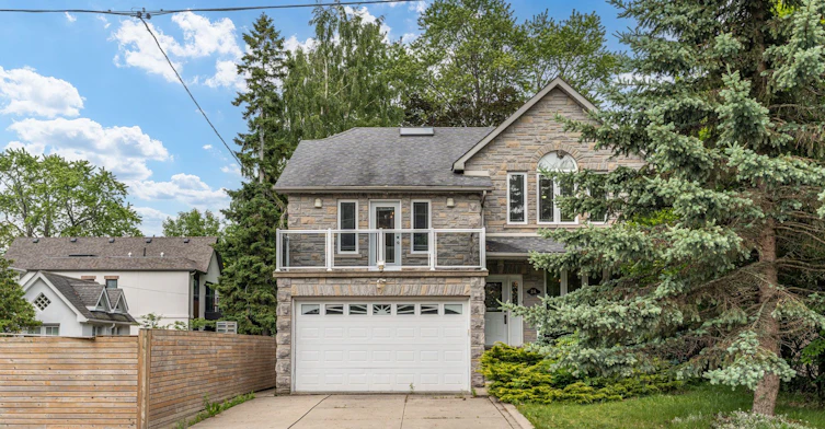 2A Twenty Eighth Basement Street, Toronto, ON, M8W 2Y4