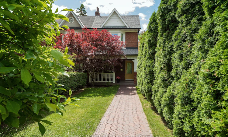 63 Hillsview Avenue