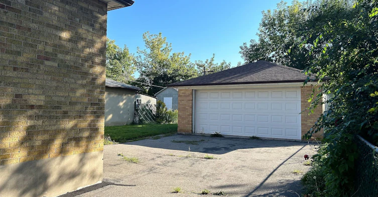 Main-9 Macleod Street, Toronto, ON, M6L 2M7 - 17