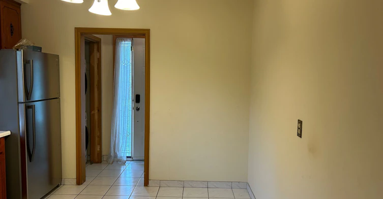 Main-9 Macleod Street, Toronto, ON, M6L 2M7 - 6