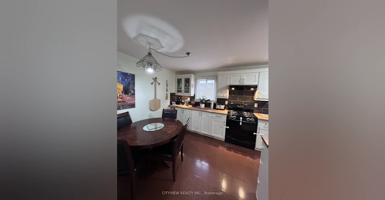 7025 Hickling Crescent, Mississauga, ON, L5N 5A6 - 4