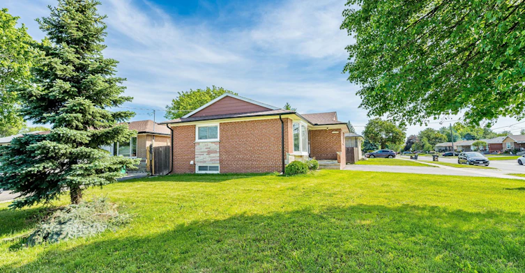 (Main Floor)-2 Milner Road, Brampton, ON, L6W 3A5