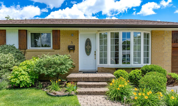 5 Hale Drive