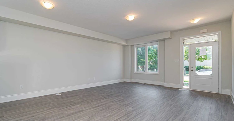 565 Wedgewood Drive, Burlington, ON, L7L 0J9 - 4