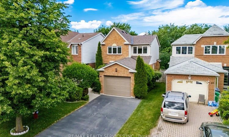38 Furrows End