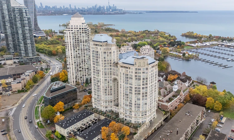 304-2285 Lake Shore Boulevard W