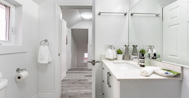 132 Twenty Second Street, Toronto, ON, M8V 3M4 - 4