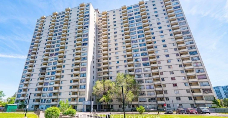 816-320 Dixon Road, Toronto, ON, M9R 1S8