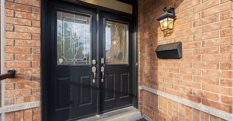 1811 Creek Way, Burlington, ON, L7L 6R1 - 2