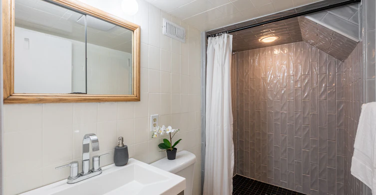 BSMT-10 Innes Avenue, Toronto, ON, M6E 1M8 - 7