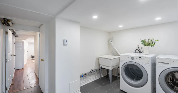 BSMT-10 Innes Avenue, Toronto, ON, M6E 1M8 - 8