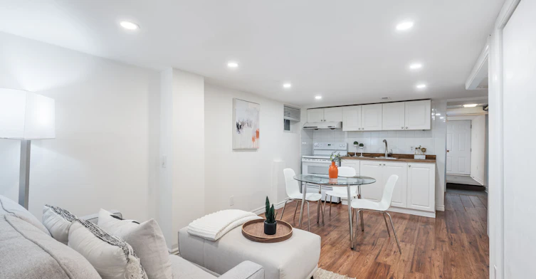 BSMT-10 Innes Avenue, Toronto, ON, M6E 1M8 - 2