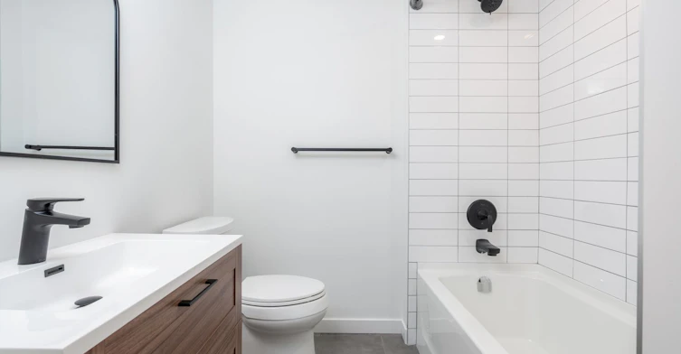 Lower-46 Rutland Street, Toronto, ON, M6M 1G1 - 11