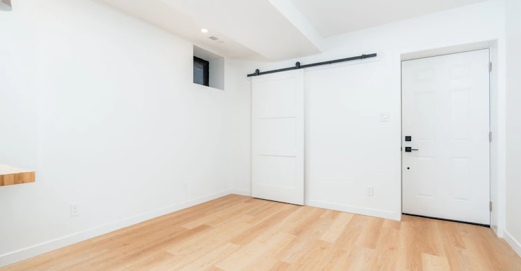 Lower-46 Rutland Street, Toronto, ON, M6M 1G1 - 8