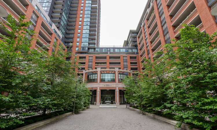 308-830 Lawrence Avenue W