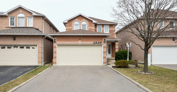 5239 River Forest Court, Mississauga, ON, L5V 2C6