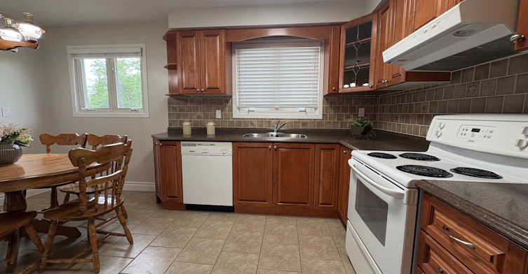 966 Lovingston Crescent, Mississauga, ON, L4W 3S7 - 11