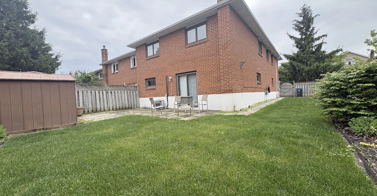 966 Lovingston Crescent, Mississauga, ON, L4W 3S7 - 3