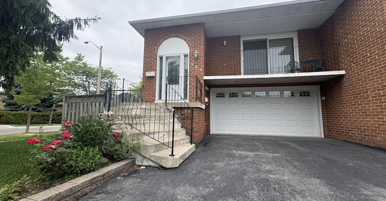 966 Lovingston Crescent, Mississauga, ON, L4W 3S7