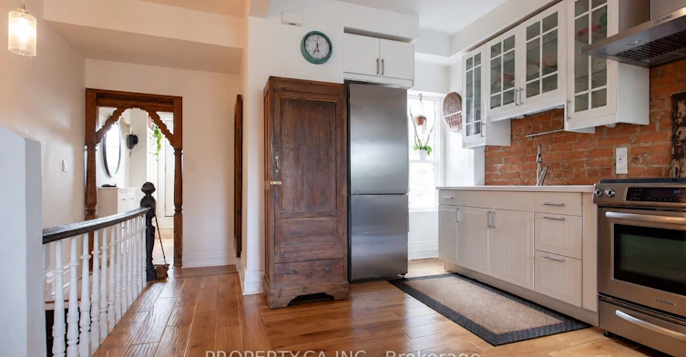 Upper-13 Hook Avenue, Toronto, ON, M6P 1T2 - 5