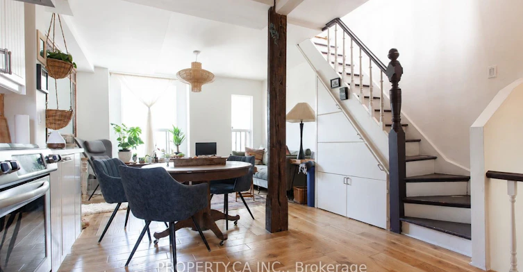 Upper-13 Hook Avenue, Toronto, ON, M6P 1T2 - 2