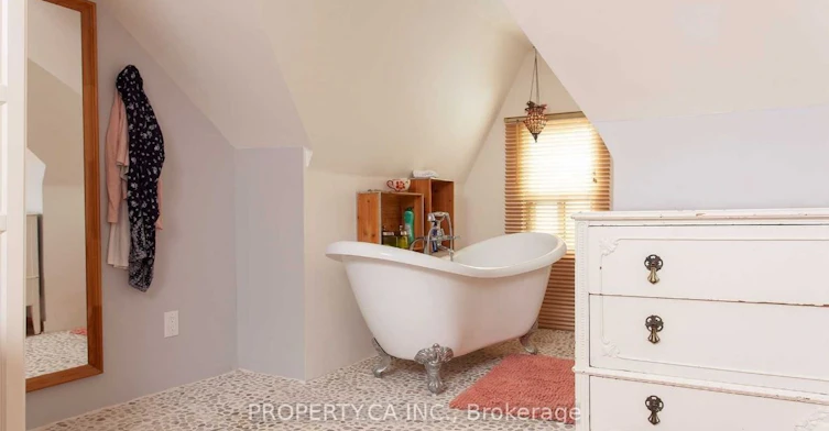 Upper-13 Hook Avenue, Toronto, ON, M6P 1T2 - 7