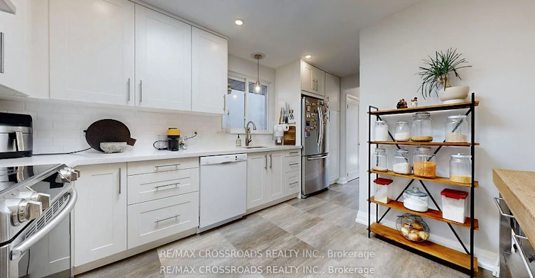 12A Delroy Drive, Toronto, ON, M8Y 1M7 - 8