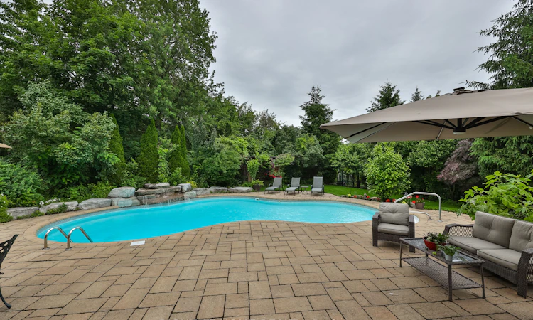 2275 Whitecliffe Way