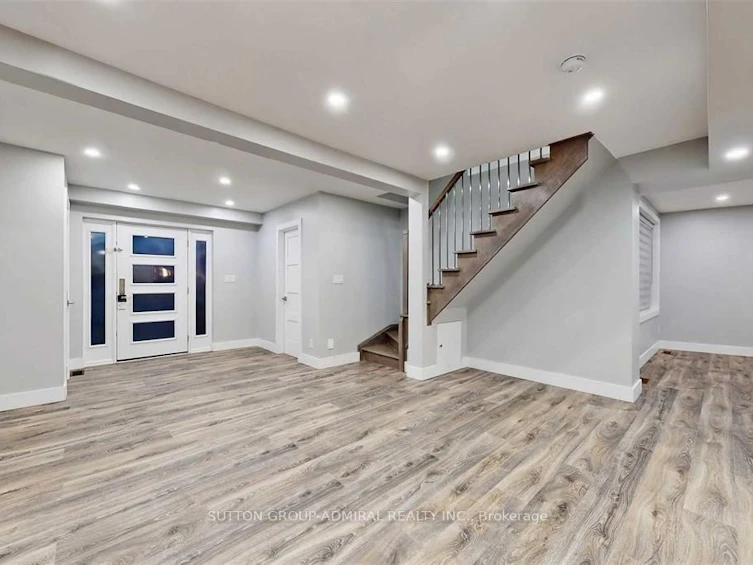 5 Donnybrook Lane, Toronto, ON, M9A 2V2 - 6