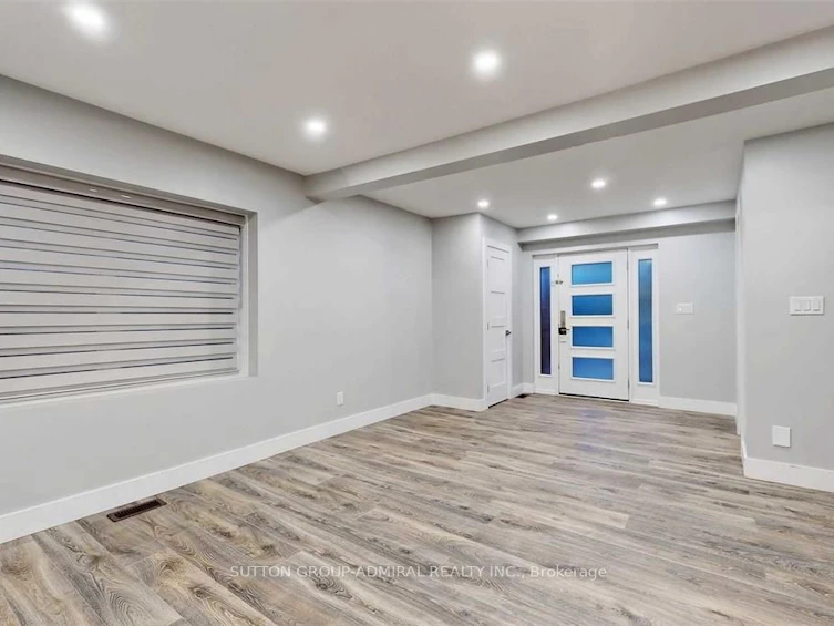 5 Donnybrook Lane, Toronto, ON, M9A 2V2 - 7