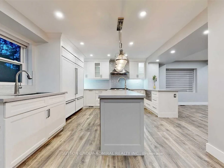 5 Donnybrook Lane, Toronto, ON, M9A 2V2 - 11