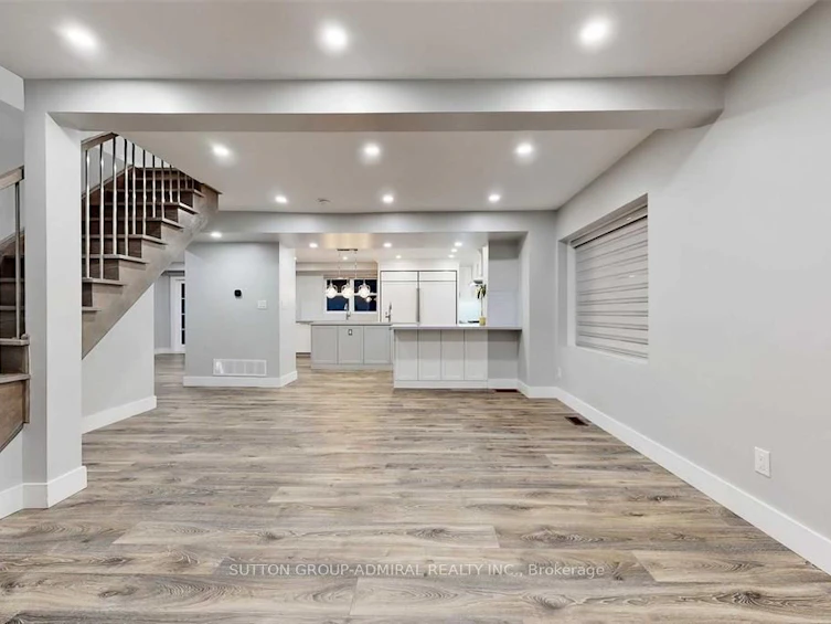 5 Donnybrook Lane, Toronto, ON, M9A 2V2 - 4