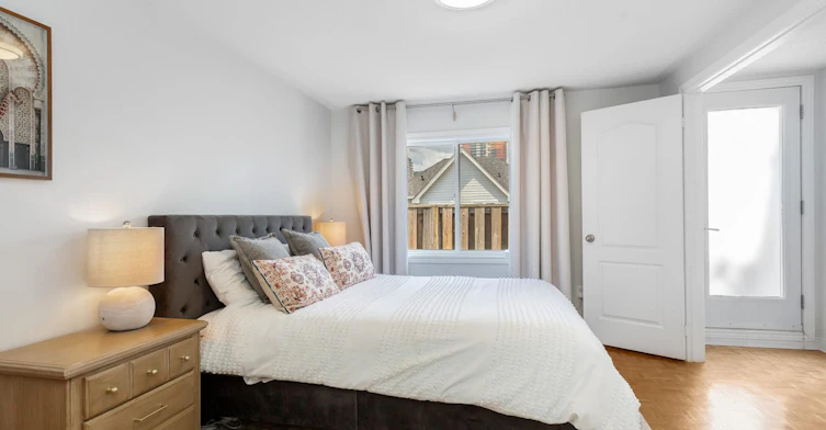 16 Lightbourn Avenue, Toronto, ON, M6H 3P3 - 32