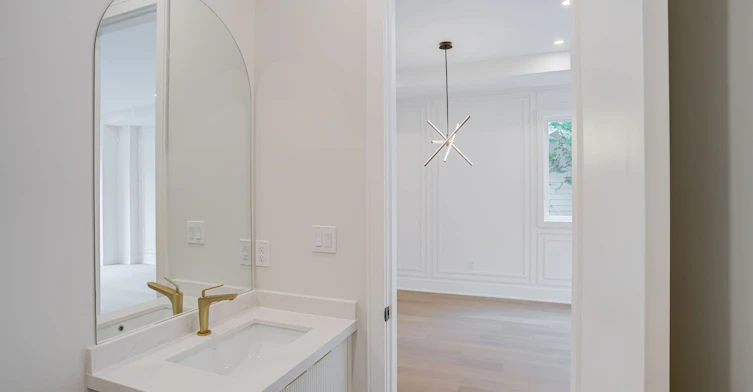 37 Wesley Avenue, Mississauga, ON, L5H 2M6 - 9