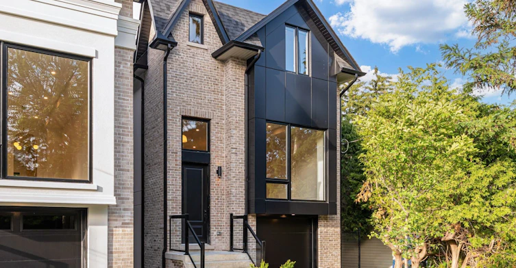 37 Wesley Avenue, Mississauga, ON, L5H 2M6 - 2