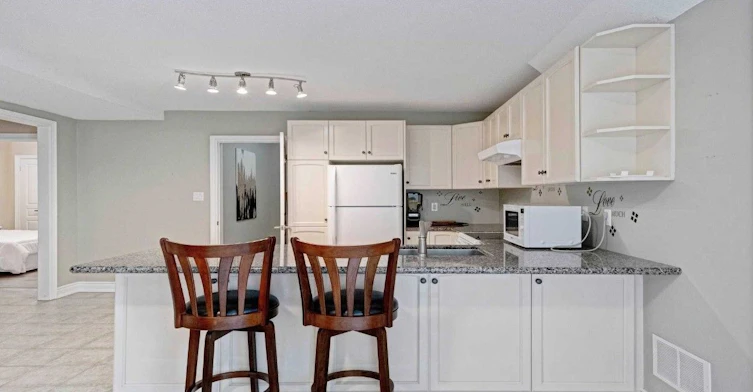 975 Fredonia Drive, Mississauga, ON, L5C 2W5 - 6