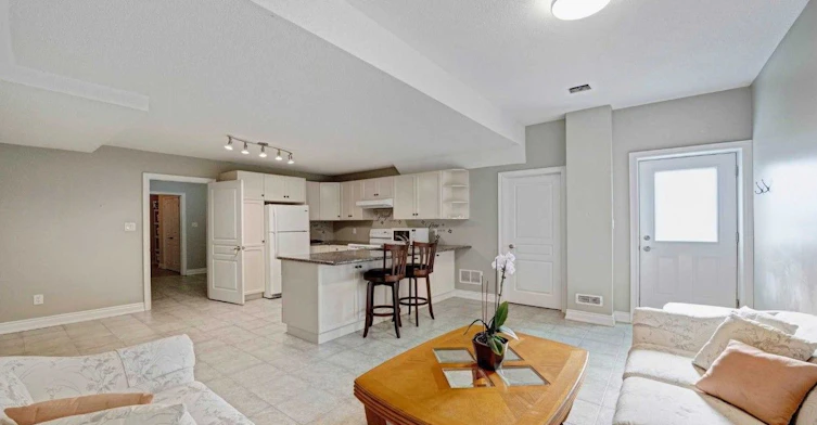 975 Fredonia Drive, Mississauga, ON, L5C 2W5 - 4