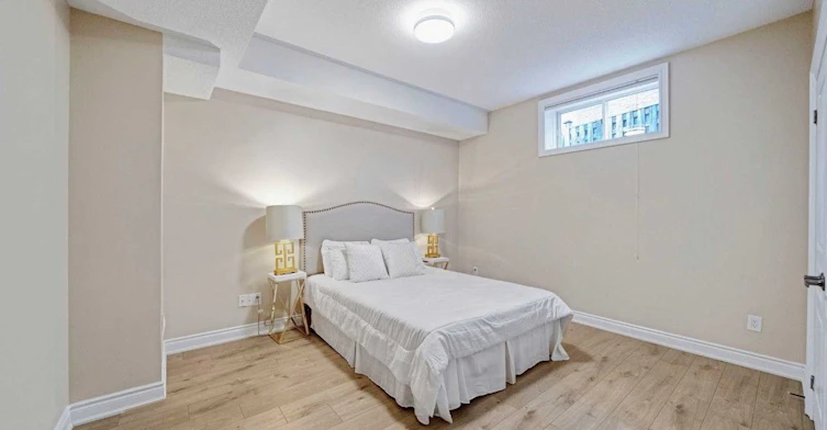 975 Fredonia Drive, Mississauga, ON, L5C 2W5 - 8