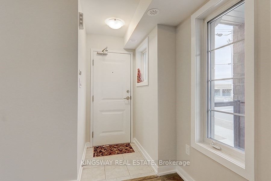 92-100 Parrotta Drive, Toronto, ON, M9M 0G1 - 4